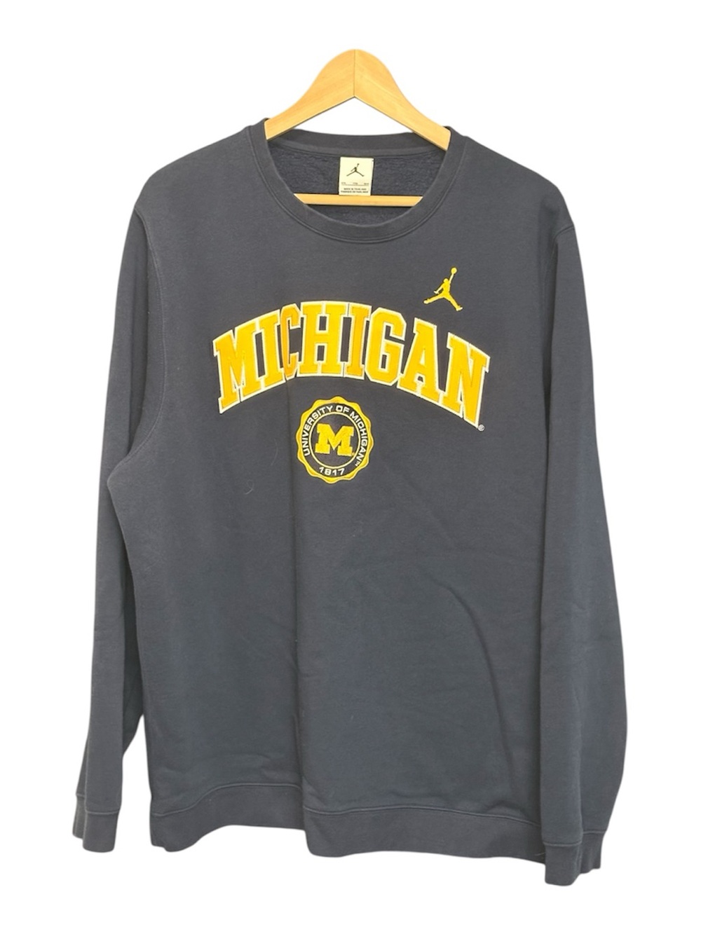 🏈 Nike Men's Crewneck Sweatshirt with Yellow Michigan Logo